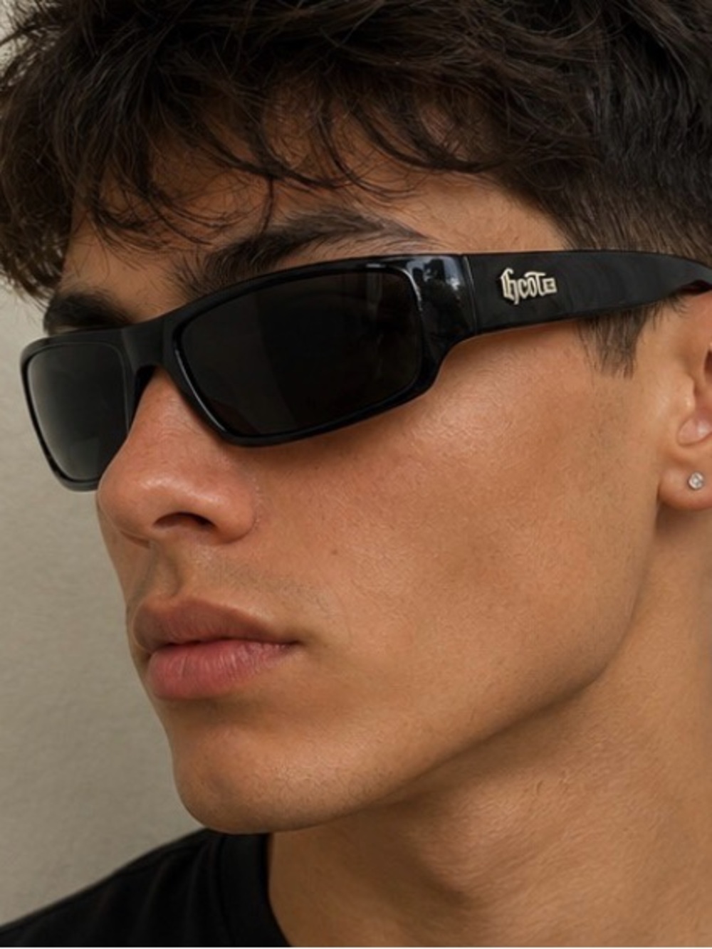 Black Wraparound Sunglasses – Y2K Streetwear Style 🕶️
